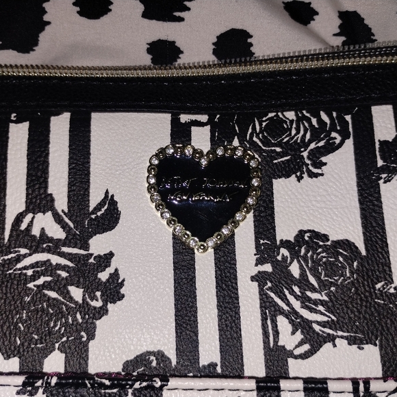Betsey Black and White Floral Handbag - Picture 2 of 7